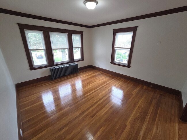 Building Photo - 32 Boutwell St