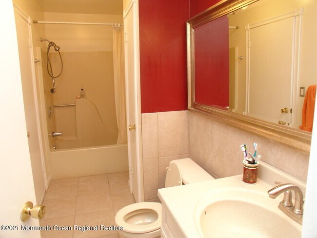 Building Photo - 720 Zlotkin Cir