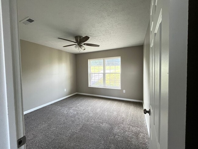 Building Photo - 2 Bedroom 2 Bath Single Family home