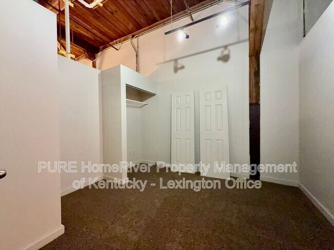 Building Photo - 222 Bolivar St