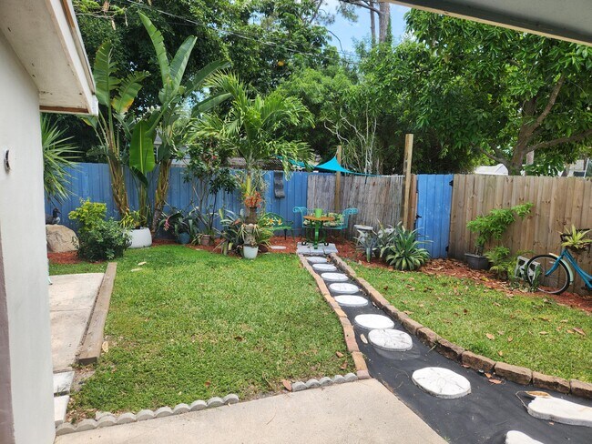 Building Photo - 452 Martin Ave