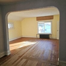 Building Photo - 208 W 3rd Ave