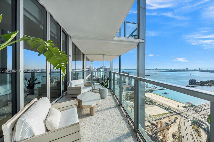Building Photo - 1100 Biscayne Blvd