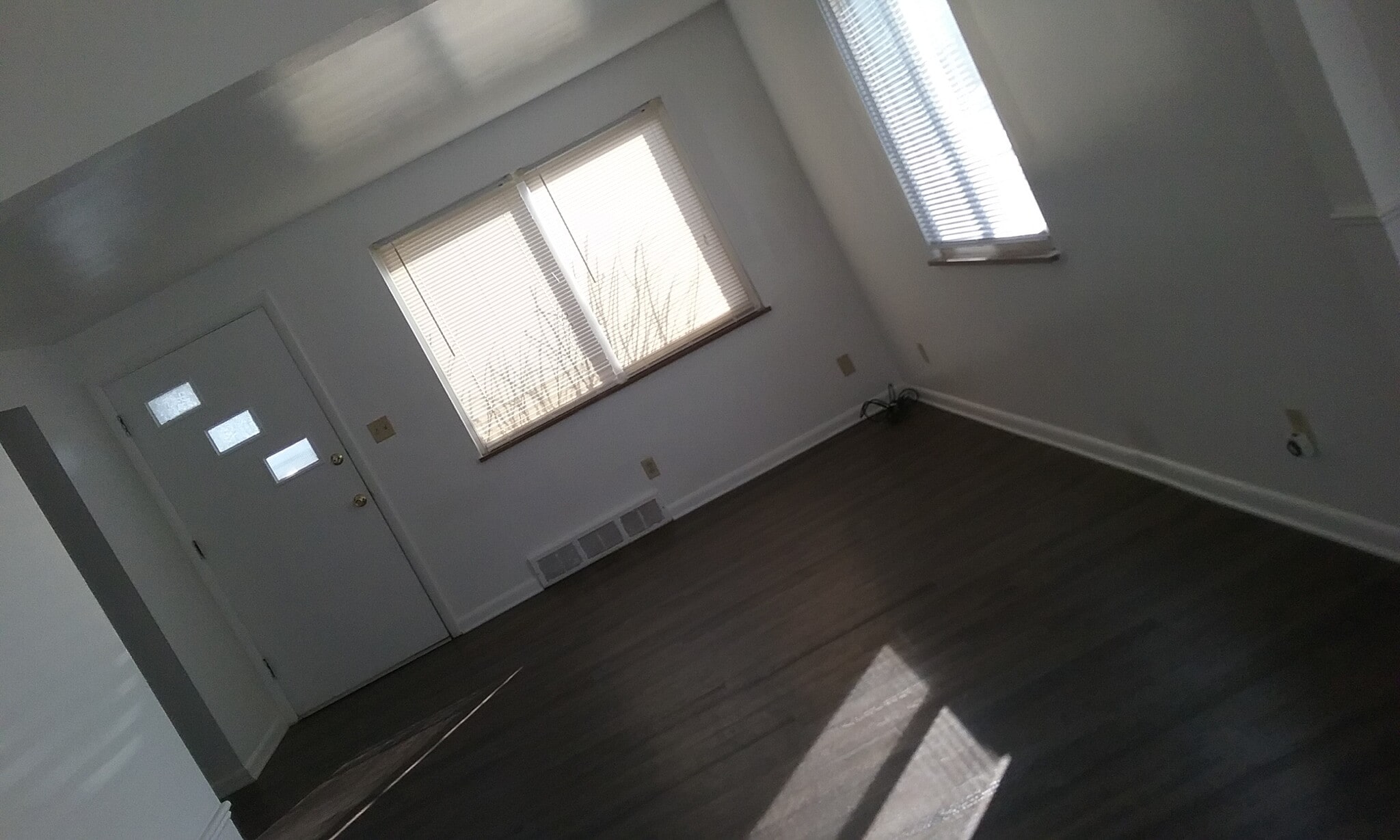 view towards front - - 905 Davis Ave