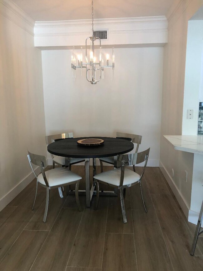 Building Photo - 9905 Baywinds Blvd