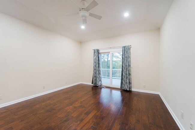 Building Photo - Beautiful 3 Bed, 2 Bath, on the 18 hole of Ponce De Leon golf course!!