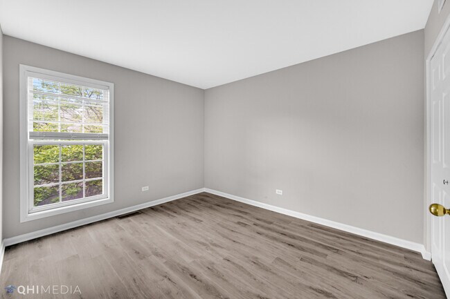 Building Photo - 2047 Ivy Ridge Dr