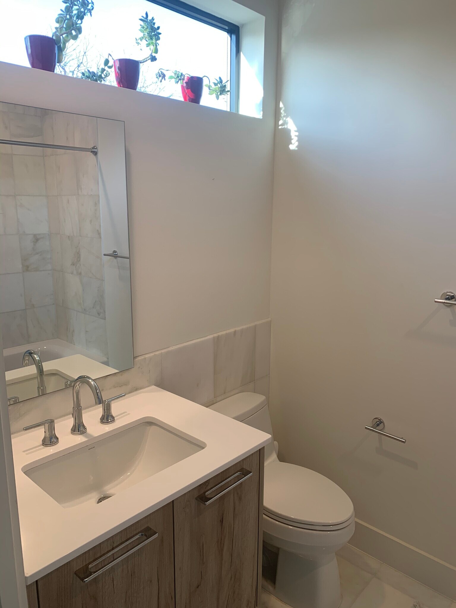 Second bedroom full bath with natural lighting - 3923 Cole Ave