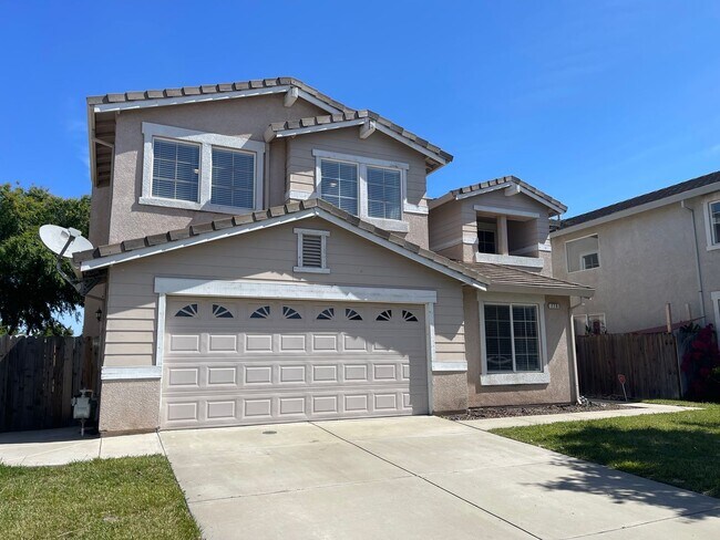 Primary Photo - Fresh and Modern 4-Bedroom Home