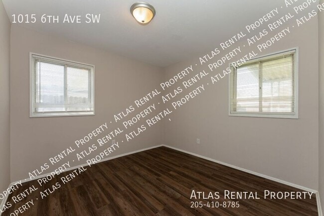 Building Photo - 1015 6th Ave SW