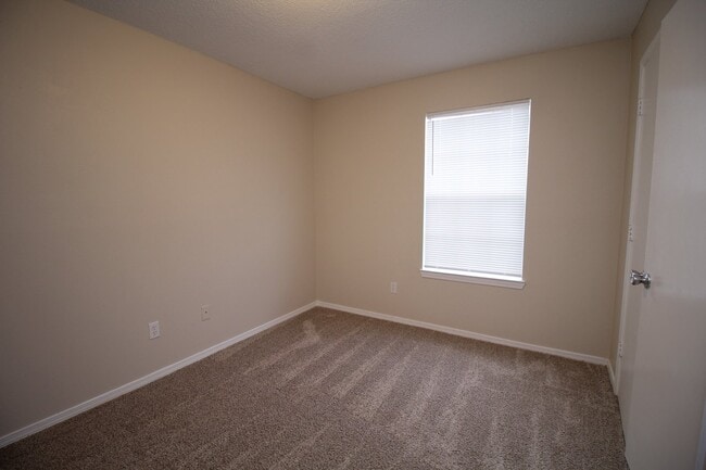 Building Photo - Updated 3BR/1BA Home – Fresh Paint, New Floors & Fenced Yard – HUD/Section 8 Accepted