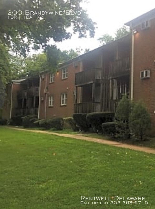 Building Photo - Garden Club Apartments (800.00)