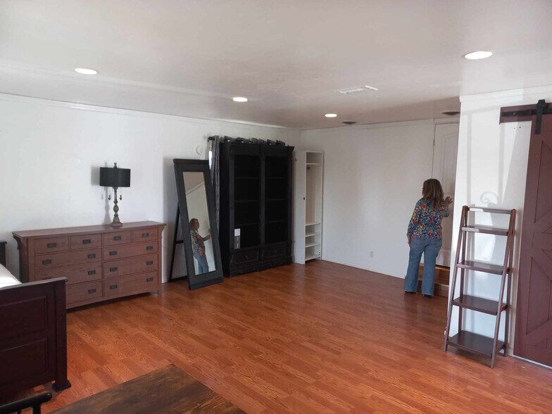 Building Photo - 668 Carla Ave