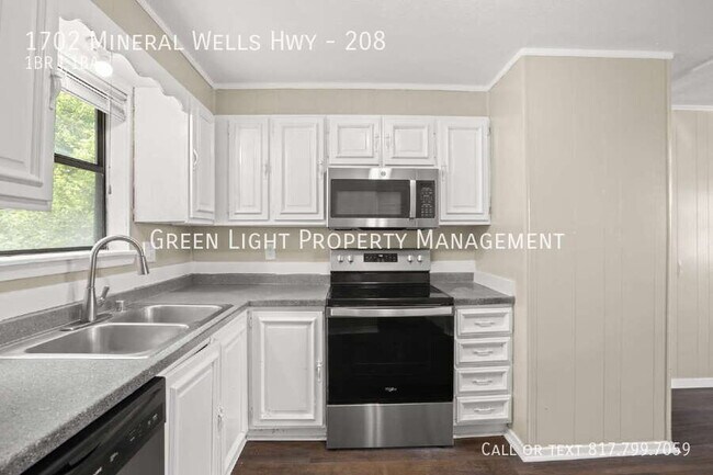 Building Photo - 1702 Mineral Wells Hwy