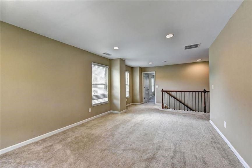 Building Photo - 5957 Stow Dr