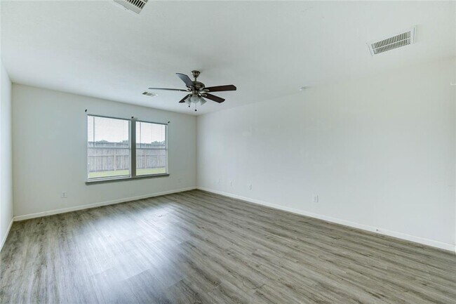 Building Photo - 16003 Peach Bluff Ln
