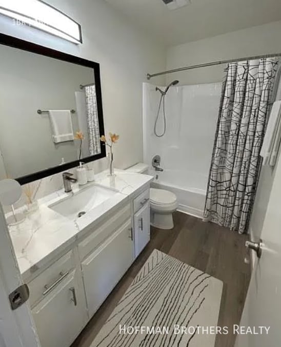 Building Photo - 301 Avocado St