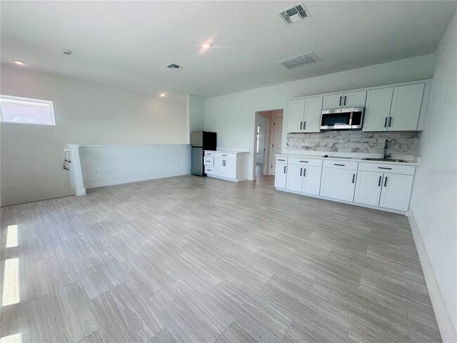 Building Photo - 15014 Lebeau Lp