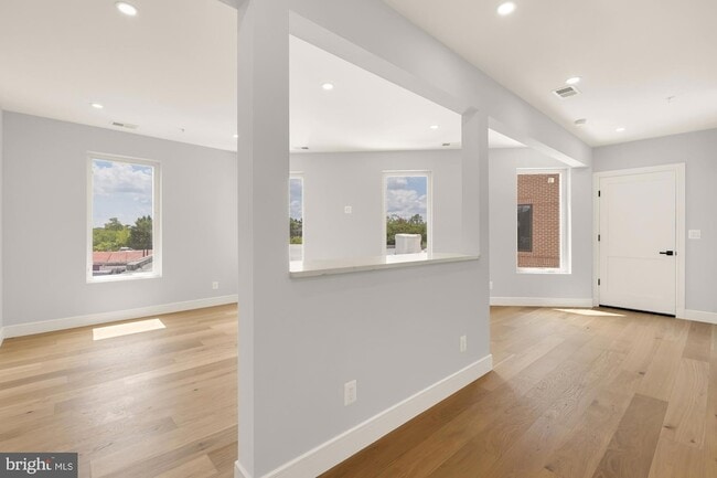 Building Photo - 3215 Mt Pleasant St NW