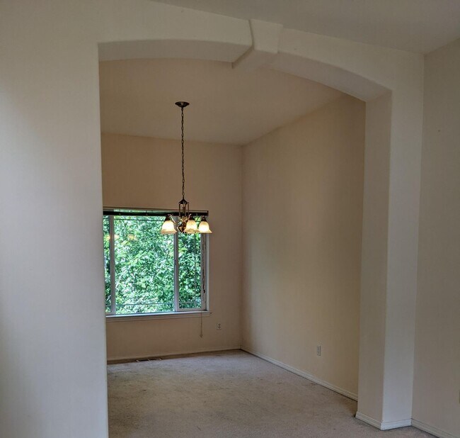 Building Photo - Woodinville Duvall Road. 4 bed. +den. 2.5 ...
