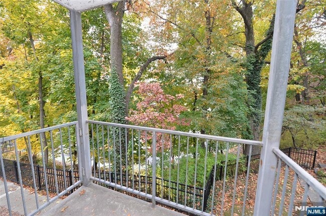 Building Photo - 20-30-30 Ridge Rd