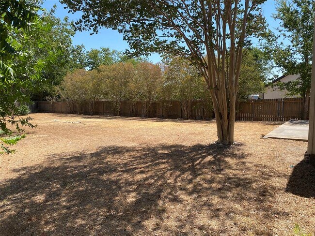 Building Photo - 1702 Dublin Dr