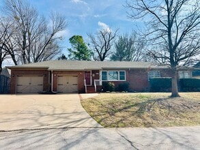 Building Photo - Absolutely gorgeous, remodeled home in beautiful location in Midtown Tulsa