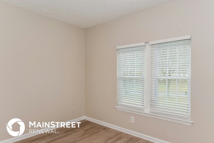 Building Photo - 1685 Versailles Dr