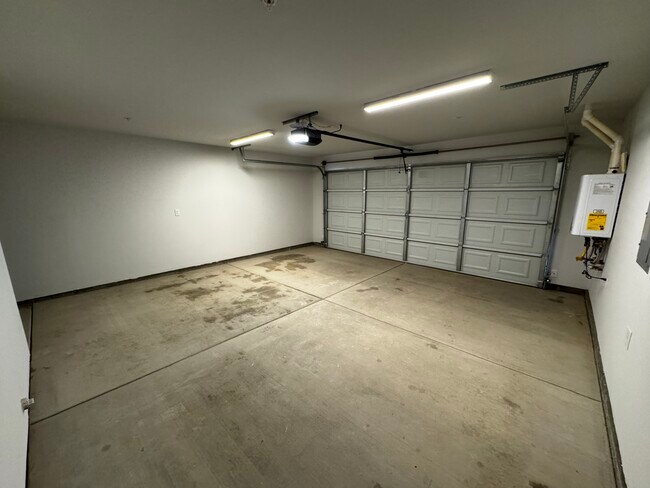 Building Photo - 2426 Oakmont Cir