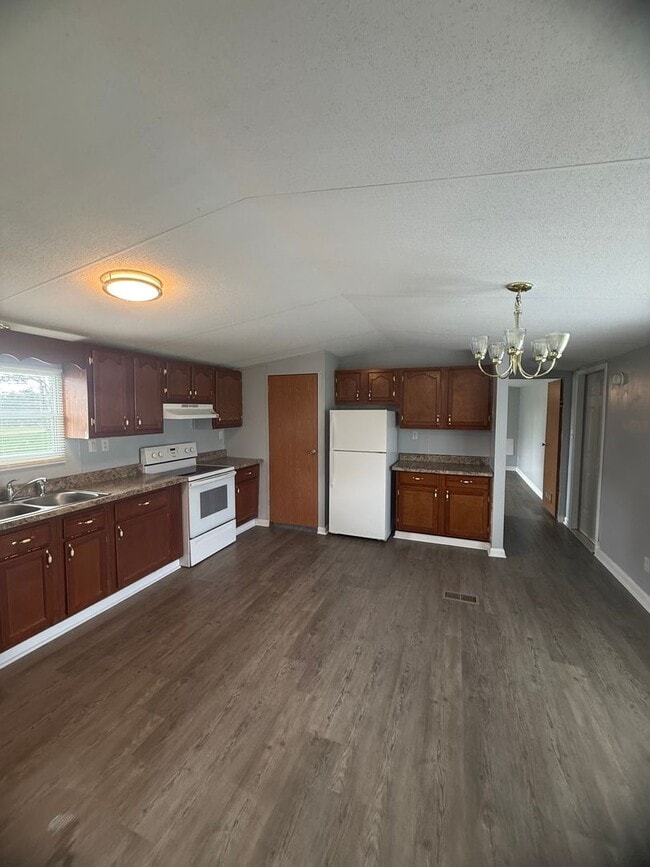 Building Photo - 232 White Rd