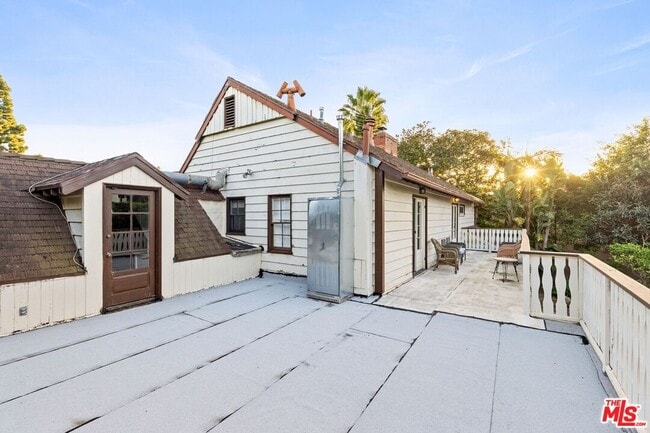 Building Photo - 905 Napoli Dr