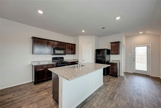 Building Photo - 105 Calgary Ln