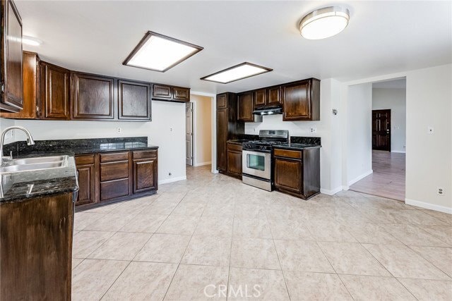 Building Photo - 5546 McLennan Ave