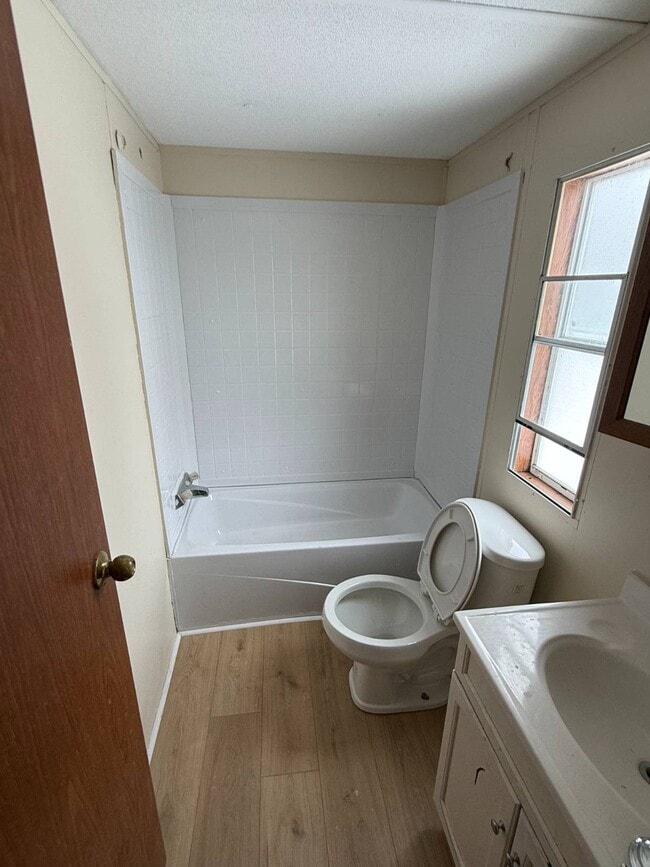 Building Photo - 149 2nd St