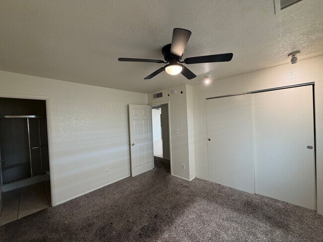 Building Photo - 3 Bed 2 Ba Condo