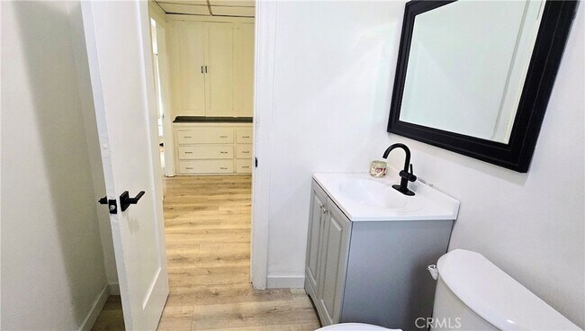 Building Photo - 5747 Jefferson Ave