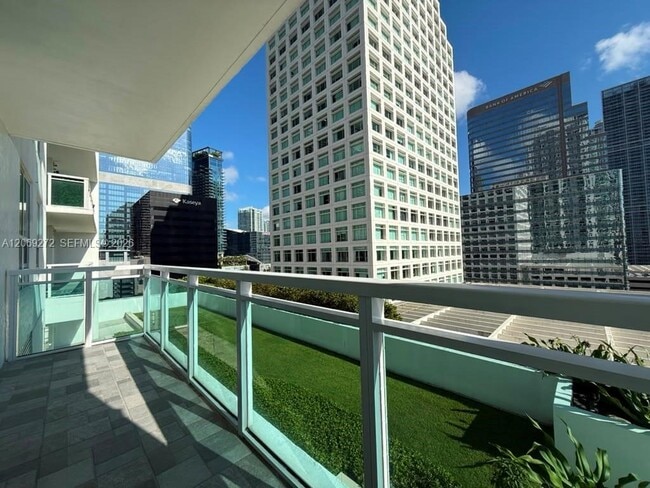 Building Photo - 950 Brickell Bay Dr