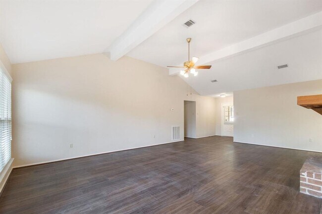 Building Photo - 108 N Deerfoot Cir