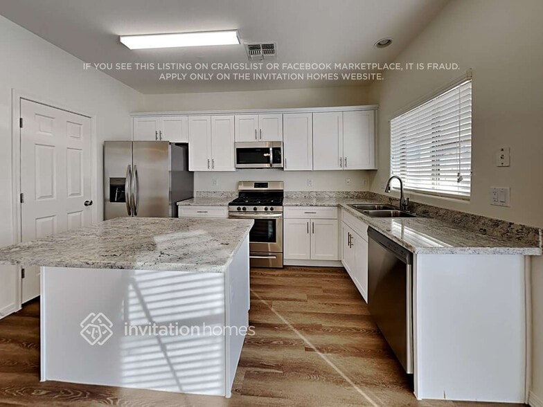 Building Photo - 5015 W Burgess Ln