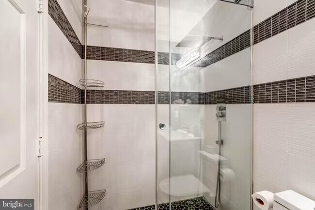 Building Photo - Sun-Drenched 2BR/2.5 BA Townhouse Condo in Gated Sutton Place
