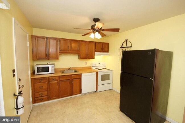 Building Photo - 39 Quail Run Dr