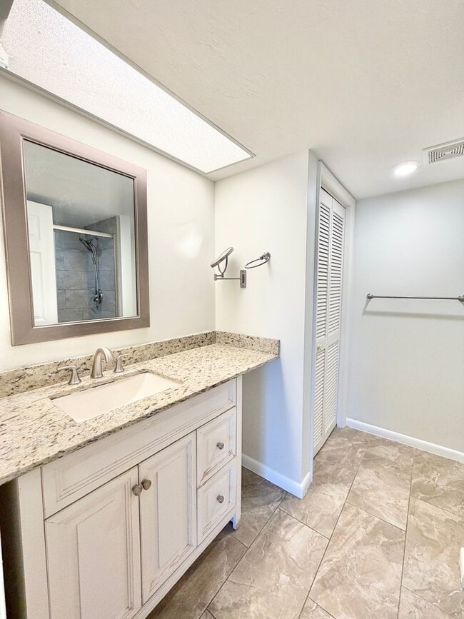 Building Photo - ** PALM RIVER ** 2 BED / 2 BATH - 1ST FLOOR - CONDO - NORTH NAPLES - ANNUAL RENTAL