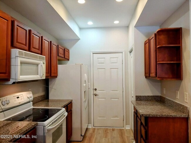Building Photo - 10200 Belle Rive Blvd