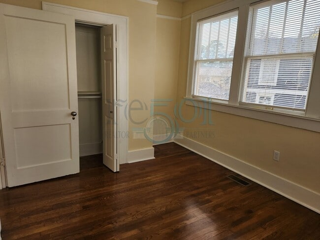 Building Photo - New Downtown Condo Feel With the Hillcrest Vibe!