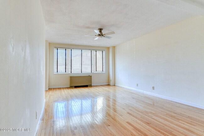 Building Photo - 510 Deal Lake Dr