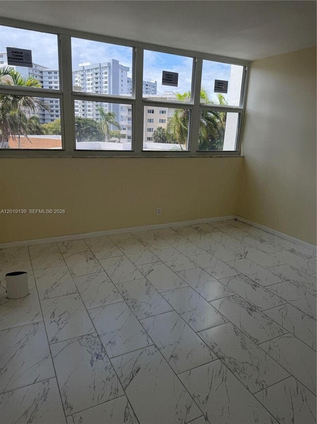 Building Photo - 100 Golden Isles Dr