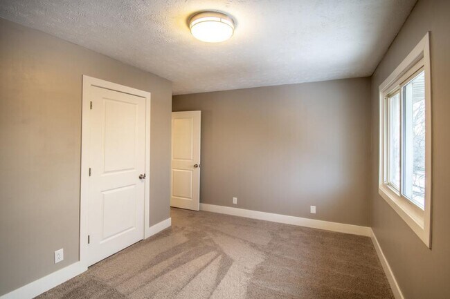 Building Photo - 2826 Bryan Ave