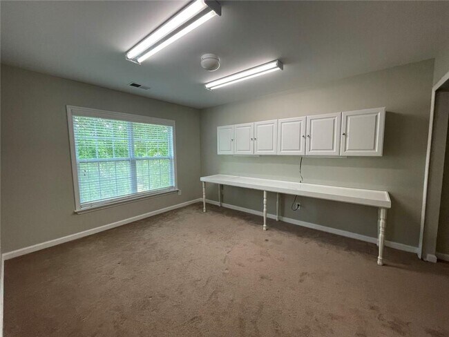 Building Photo - 807 Slope Creek Way