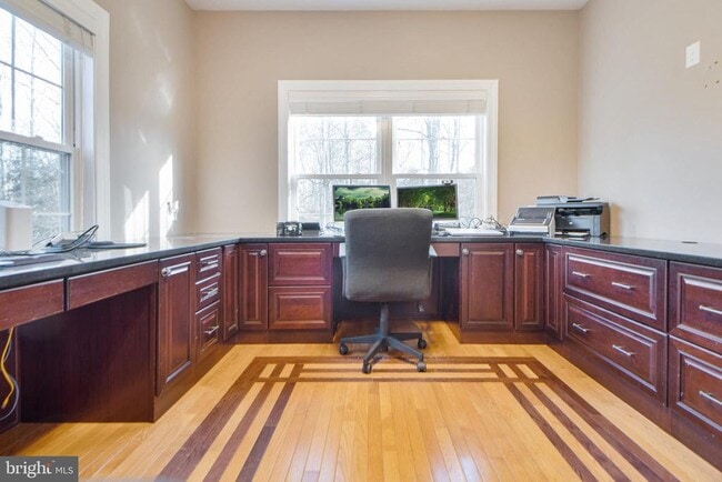 Building Photo - 7420 Mayflower Ct