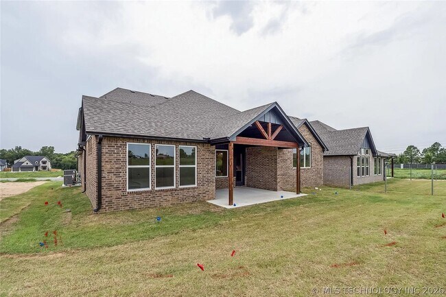 Building Photo - 5 Bed | 5 Bath House